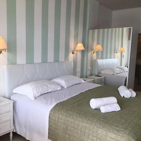 The Sea 2 Apartment *